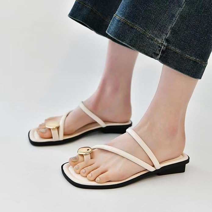Women's V-Strap Toe Ring Flat Sandals in Black