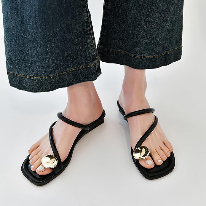 Women's V-Strap Toe Ring Flat Sandals in Silver